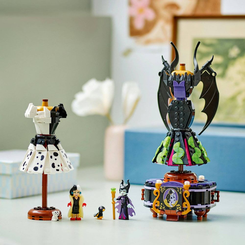 LEGO 43262 Haljina Maleficenta i Cruella De Vil slika 9