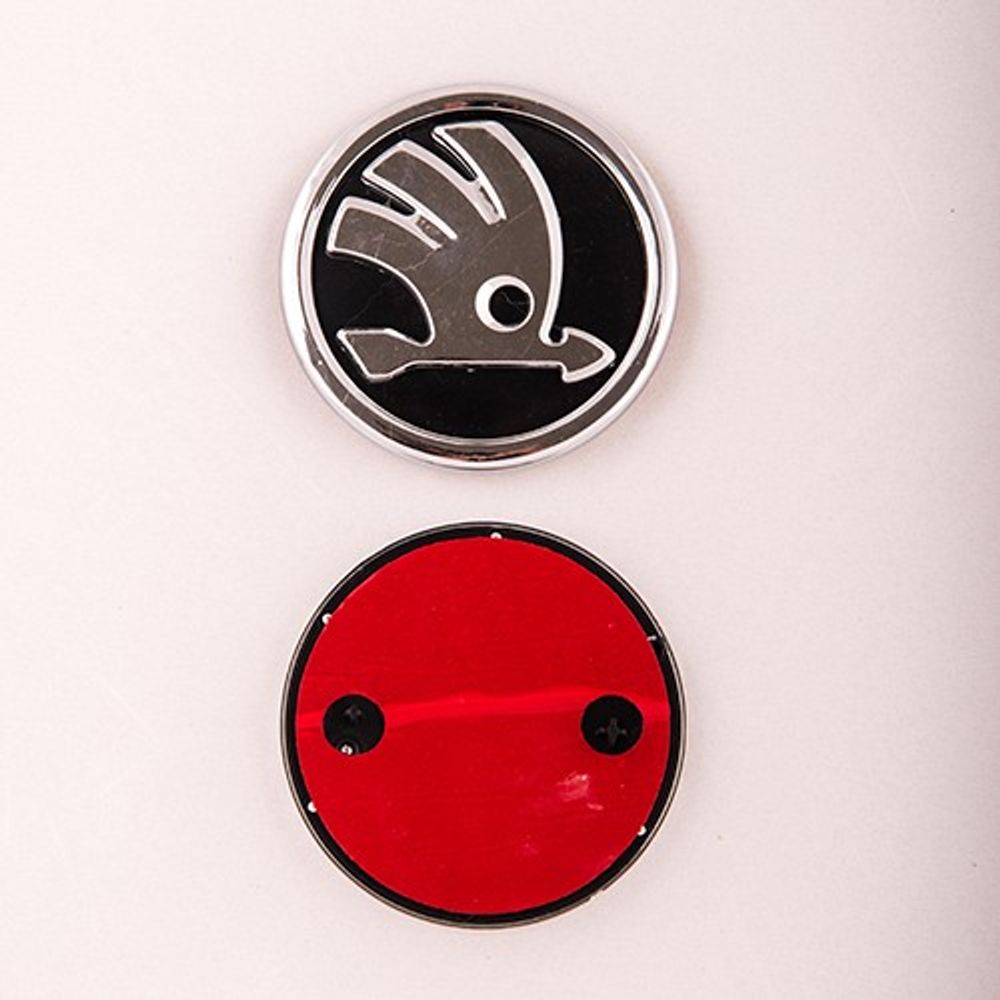 Plastična oznaka Škoda crna Fi79mm slika 1