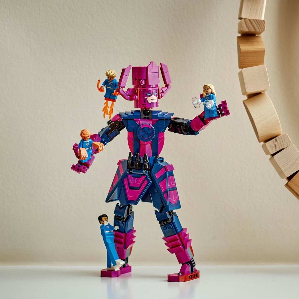 LEGO 76316 Fantastic Four vs. Galactus Construction Figure slika 6