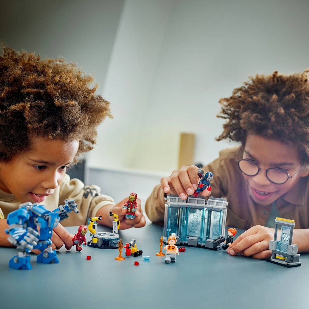 LEGO 76315 Iron Man Lab: Dvorana oklopa slika 8