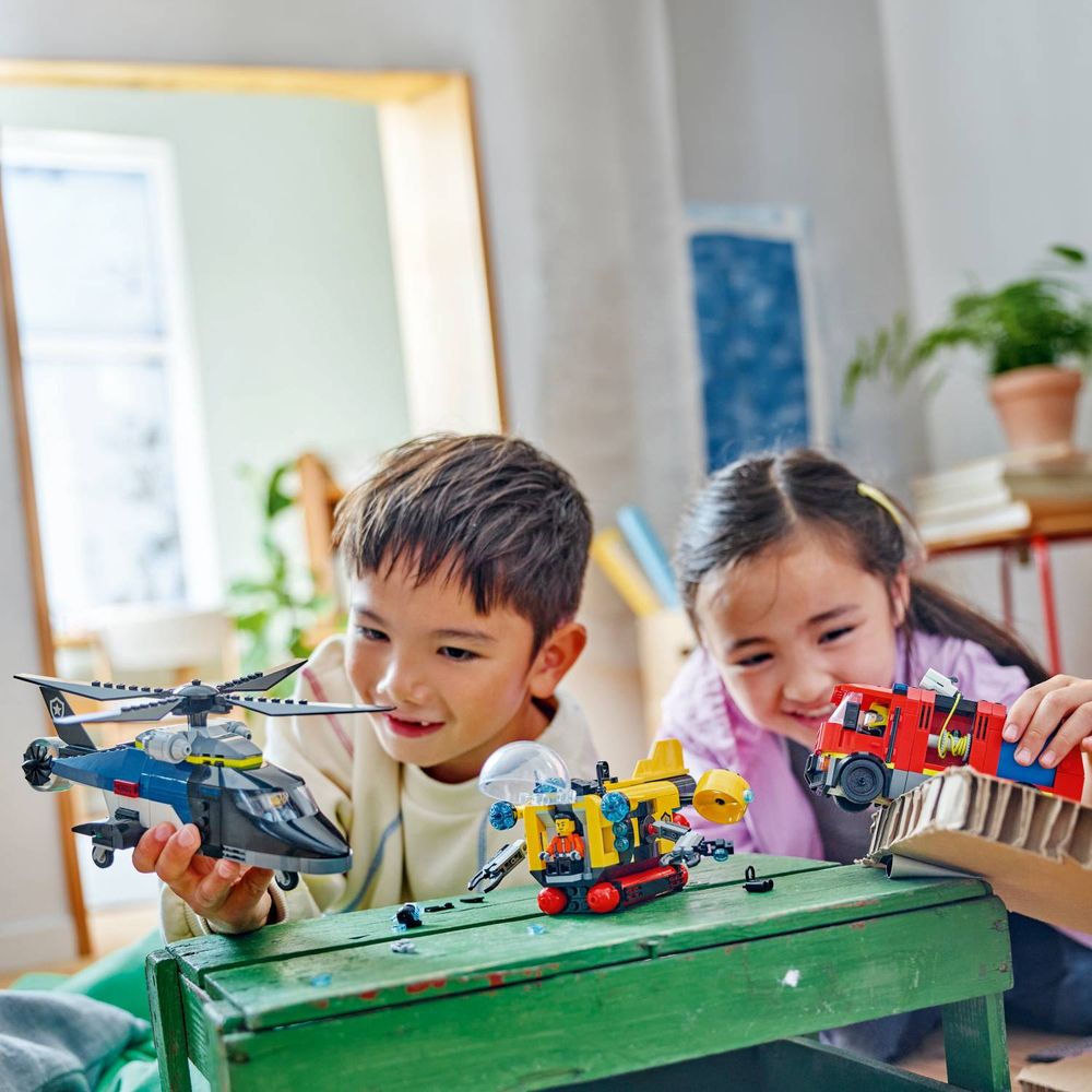 LEGO 60462 Helikopter, vatrogasni kamion i podmornica slika 10