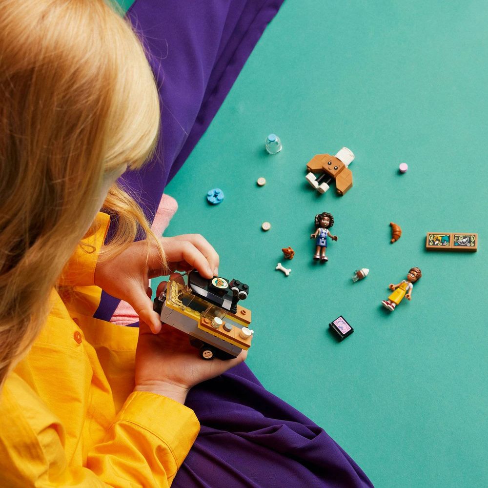 LEGO 42606 Pokretna pekarska kolica slika 8