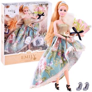 Lutka Emily u elegantnoj haljini