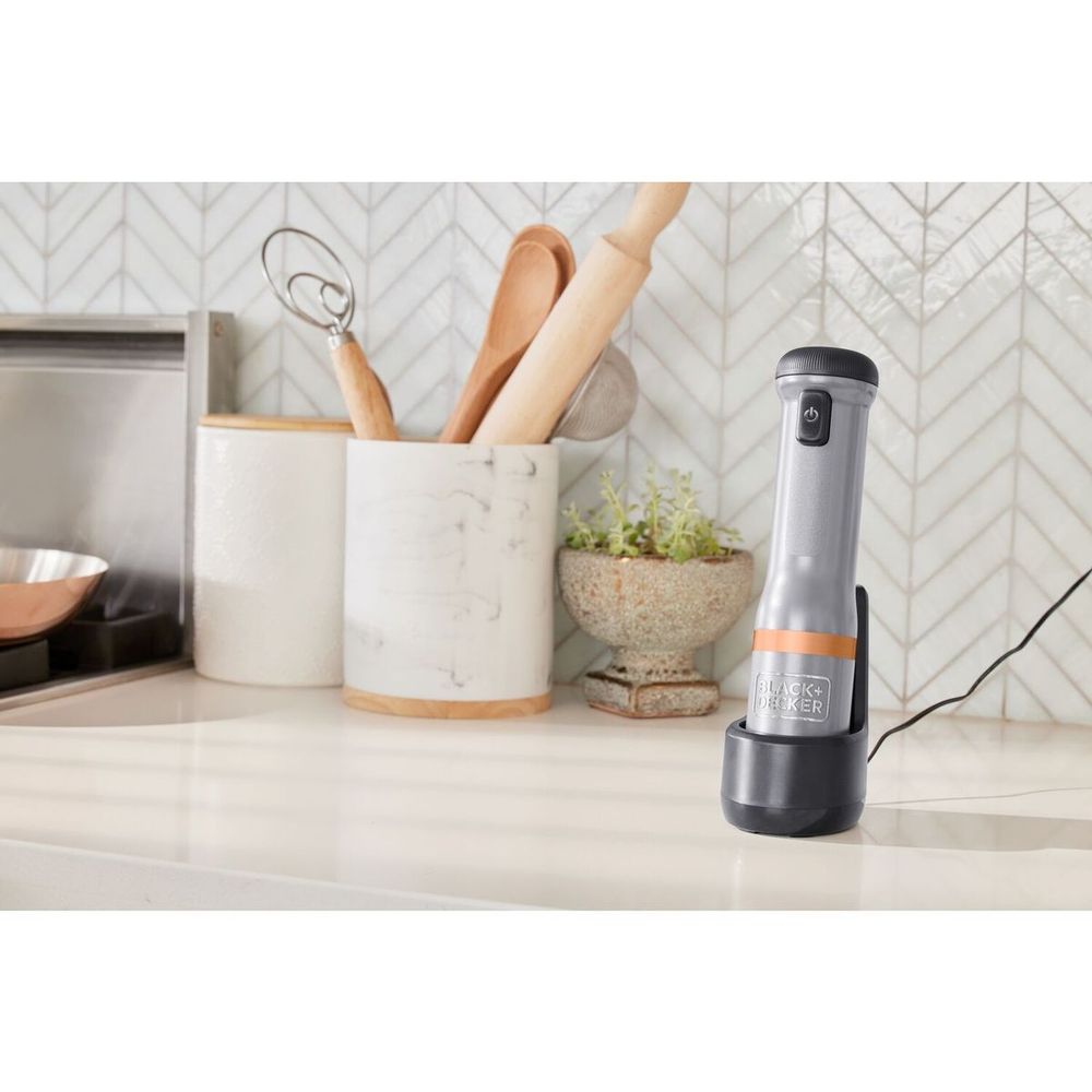 AKU ŠTAPNI BLENDER 7.2V 2Ah Li-Ion 6 NASTAVAKA Black &amp; Decker BCKM1016KSG slika 3