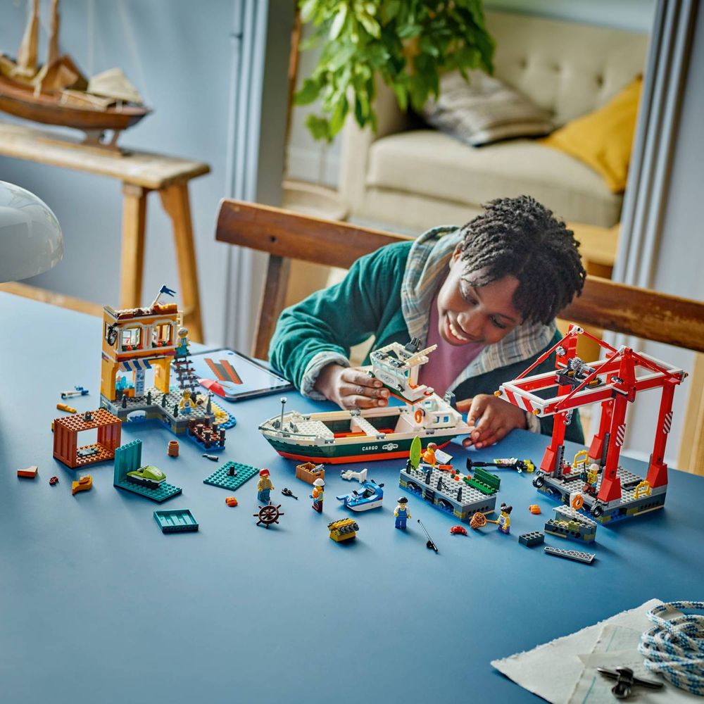 LEGO 60422 Luka i teretni brod slika 8