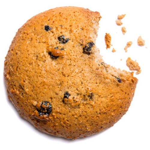 BOMBBAR Nisko-kalorični nepreliveni cookie, crna ribizla - borovnica 40g slika 2