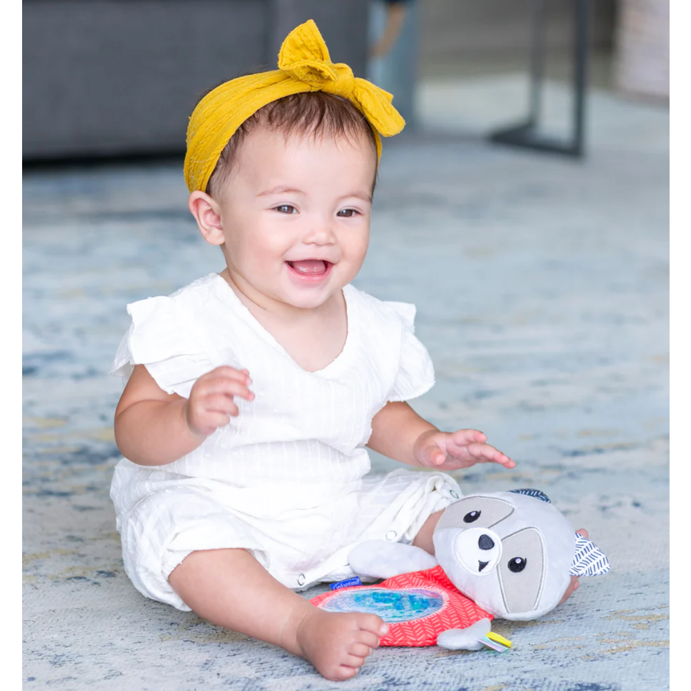Infantino 315083 Senzorna plišana igračka Seek & Squish Sensory Pal - Rakun slika 3