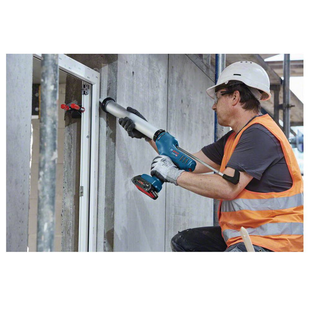 BOSCH Akumulatorski pištolj za silikon GCG 18V-600 Professional Solo slika 2