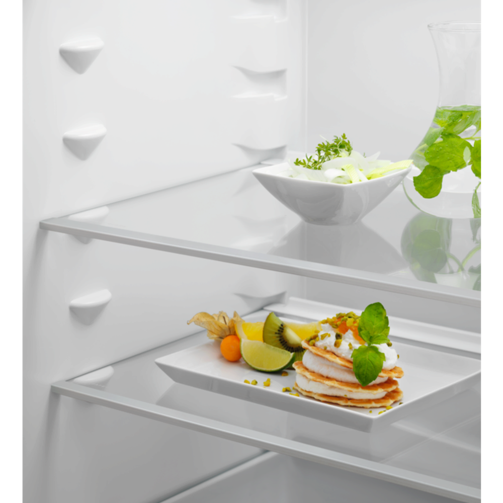 Electrolux Ugradbeni frižider LNA7NE18S / 257 l slika 4