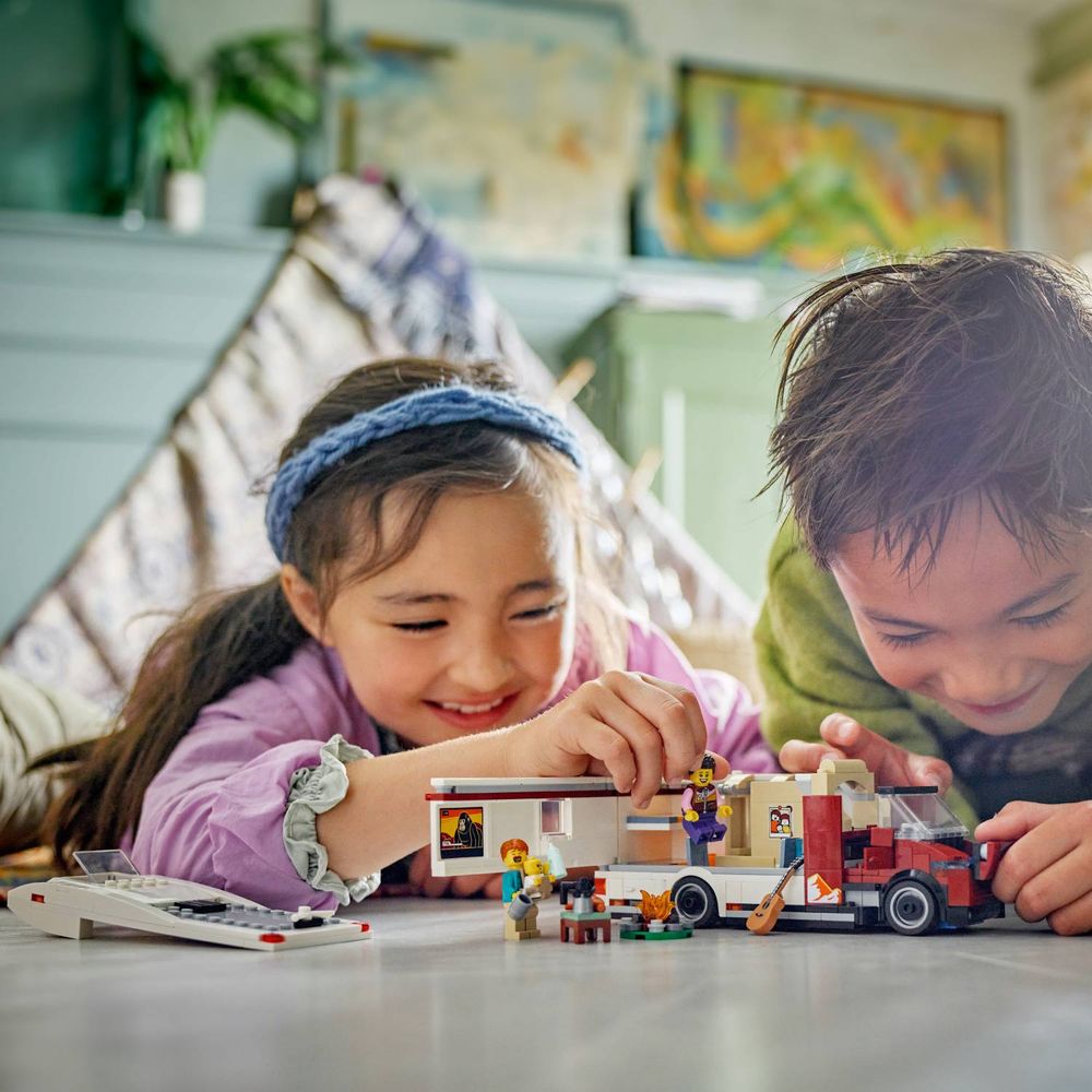 LEGO 60454 Kamper za pustolovinu i odmor slika 9