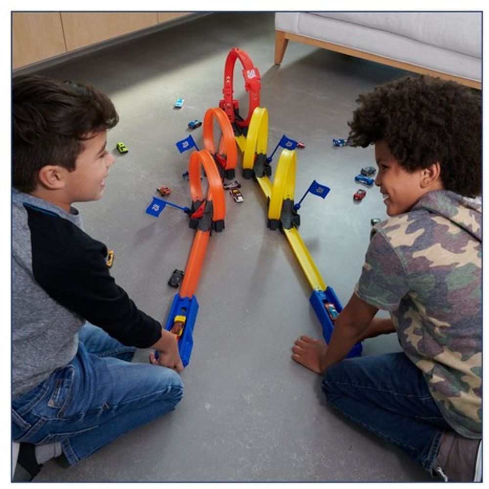 Hot Wheels Action Milti-Loop Raceoff Staza sa višestrukim petljama i autićem slika 6