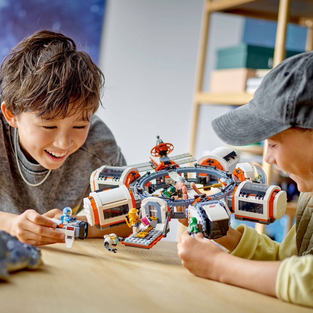 LEGO 60433 Modularna svemirska stanica slika 13