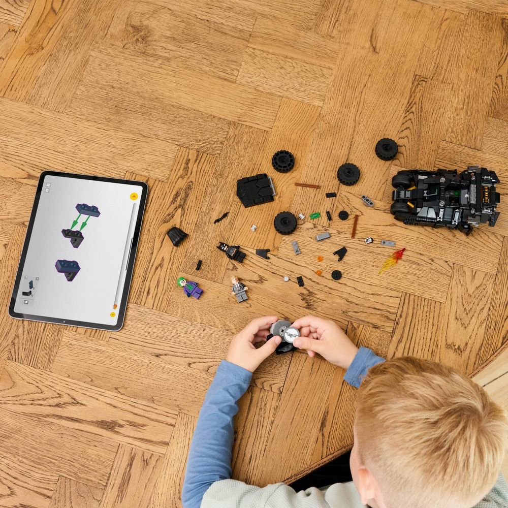 LEGO 76303 Batman™  sa Tumblerom protiv Two Facea™ i Jokera™ slika 6