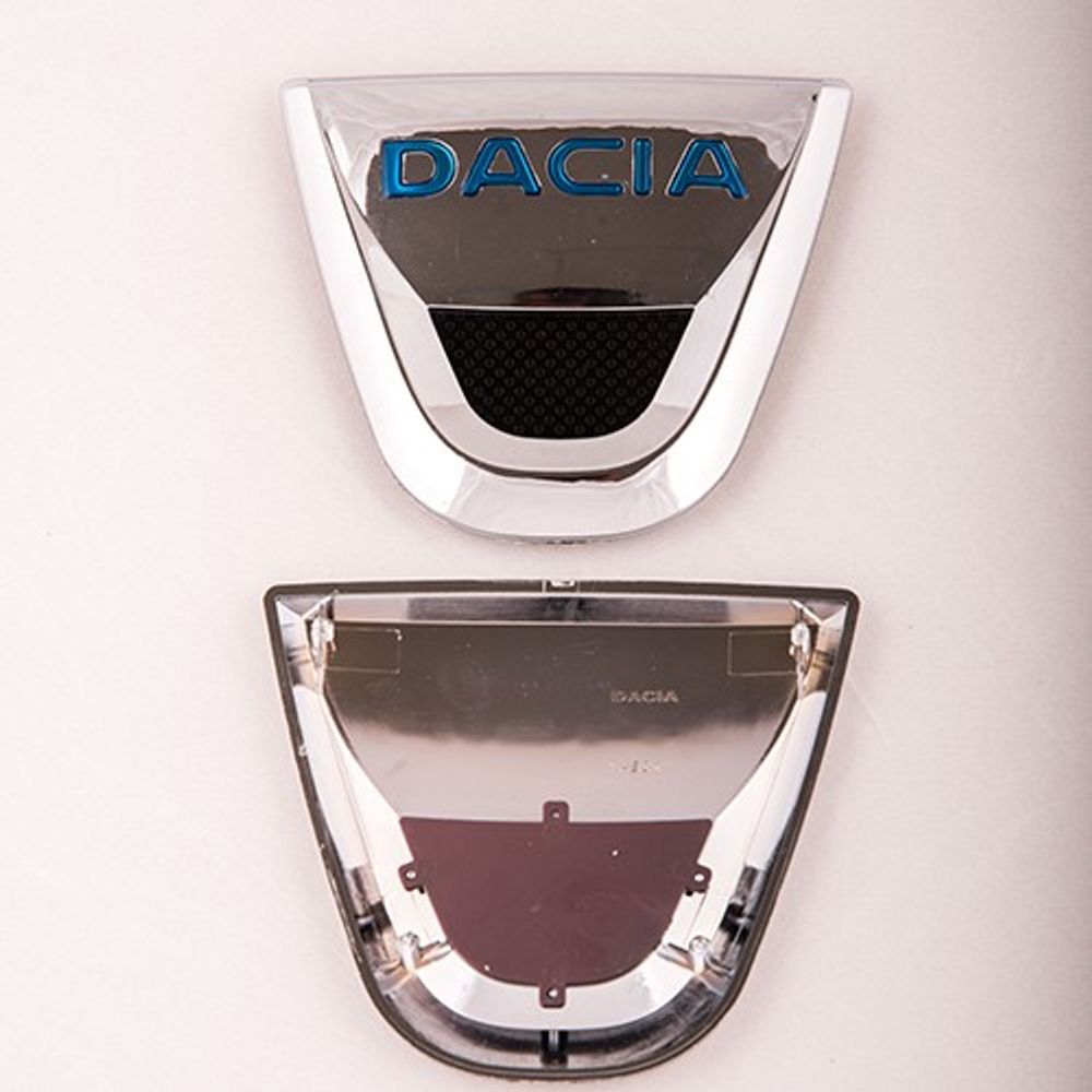 Veća plastična oznaka za Dacia vozila slika 1