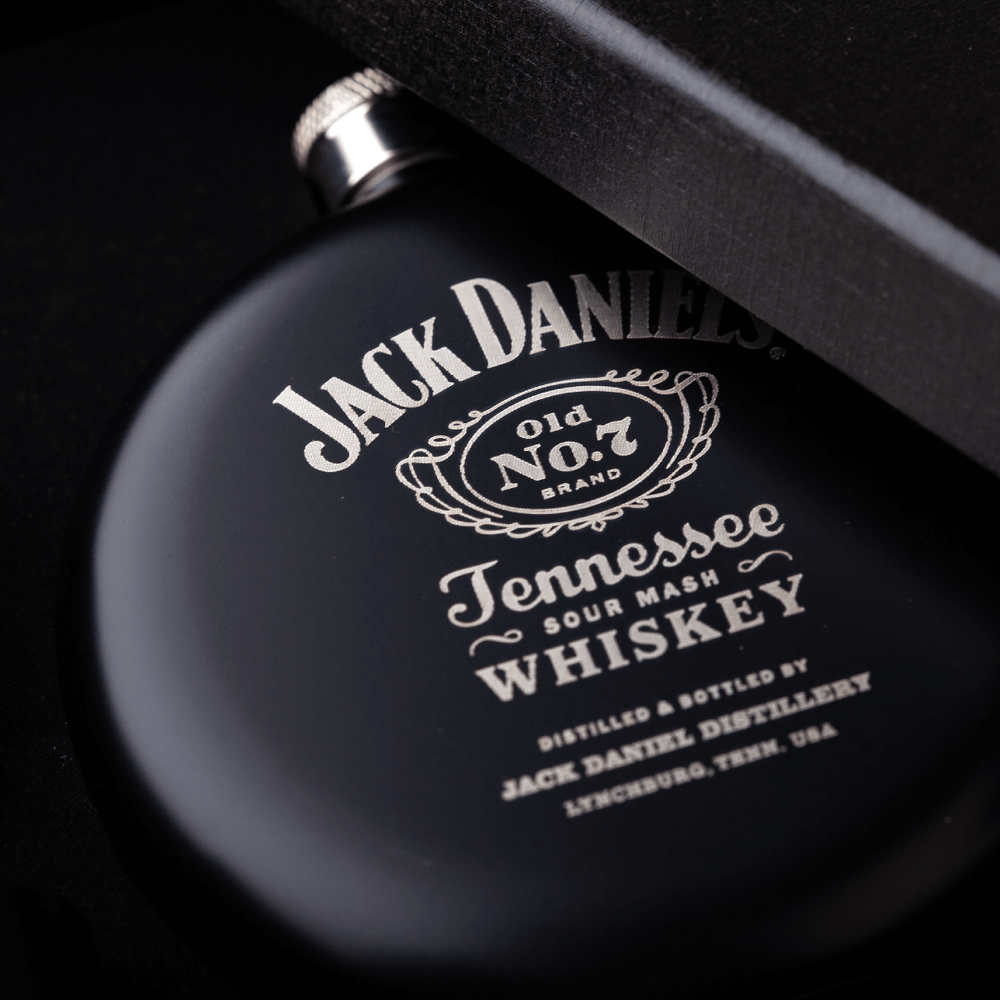 Poklon set Jack Daniel's 913-1954 ploska okrugla (240ml), 4x čašice i lijevak slika 3