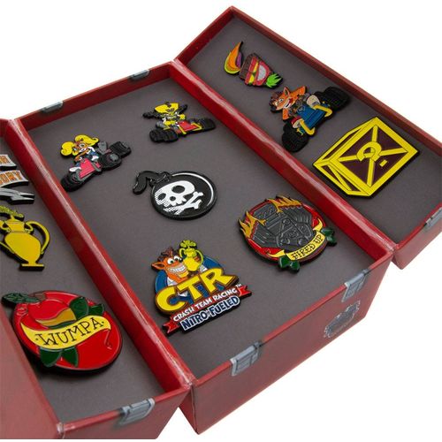 MERCHANDISE CRASH TEAM RACING TOOLBOX PIN BADGE SET slika 3