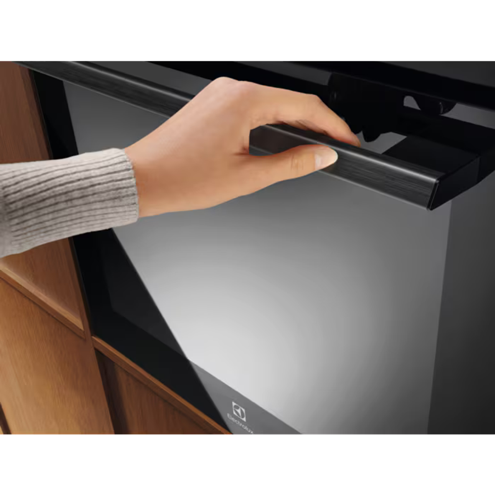 Electrolux ugradbena pećnica LOE8P38Z slika 4