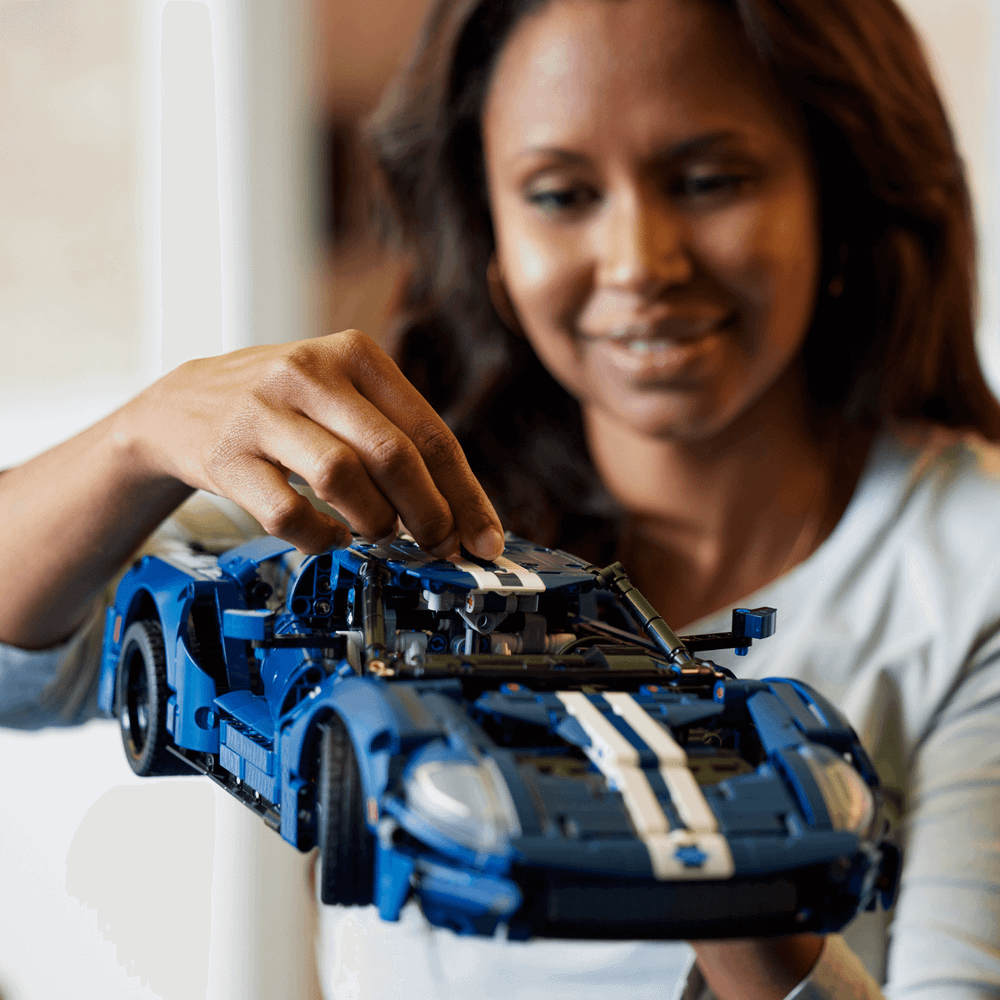 LEGO 42154 2022 Ford GT slika 5