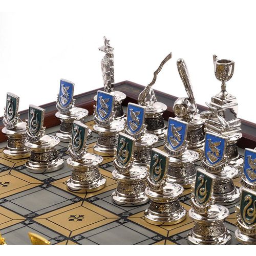 NOBLE COLLECTION - HARRY POTTER - COLLECTABLES - QUIDDITCH CHESS SET SILVER & GO slika 4
