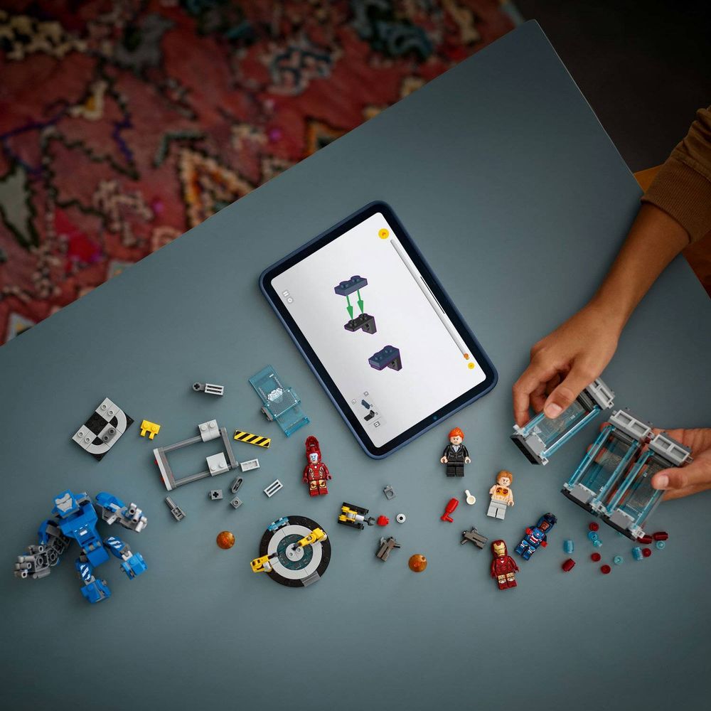 LEGO 76315 Iron Man Lab: Dvorana oklopa slika 7
