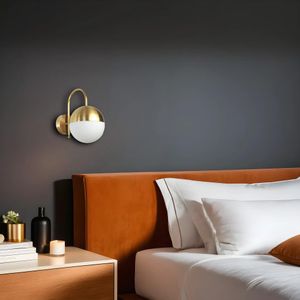 Zidna Lampa Küre Aplik u Eskitme Stilu s Bijelim Staklom i White Gold Finišem