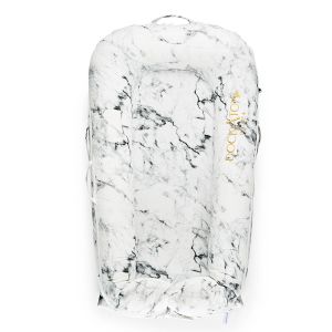 DockATot® višenamjensko gnijezdo Deluxe+ Carrara Marble (0-8 M)