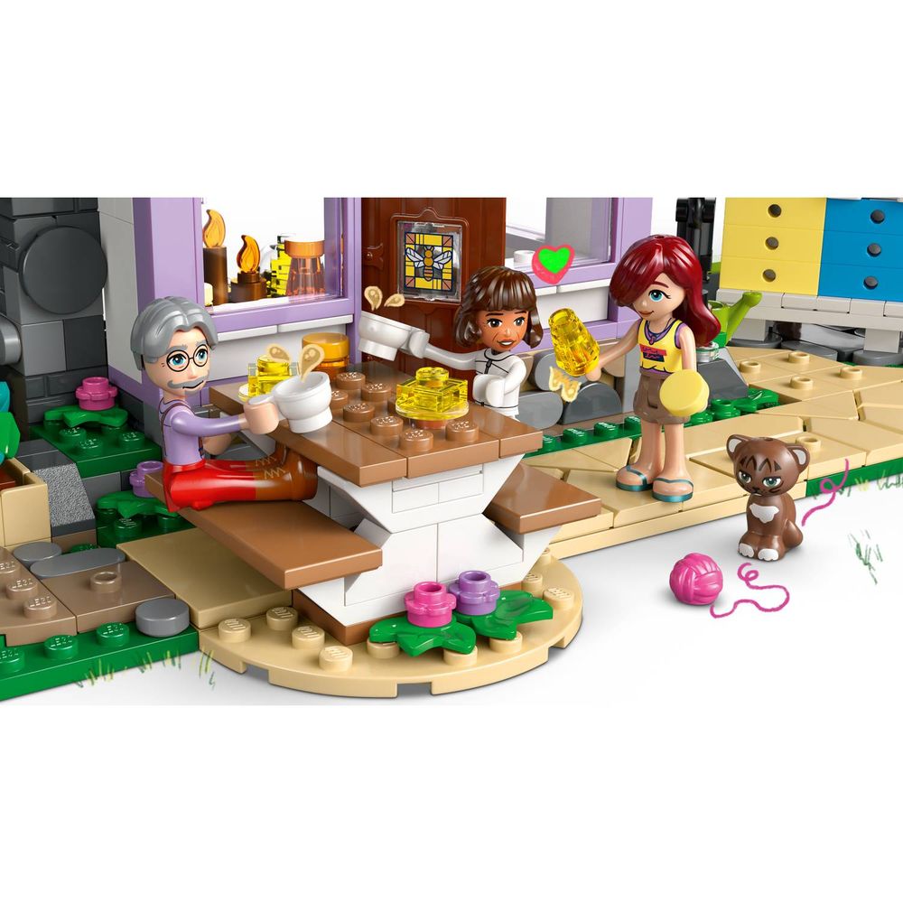 LEGO 42669 Pčelarska kuća i vrt pun cvijeća slika 6