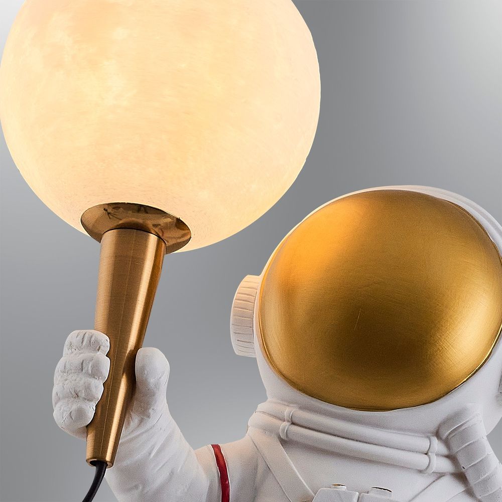 L1132 - Bijela Stolna Lampa Astronaut slika 1