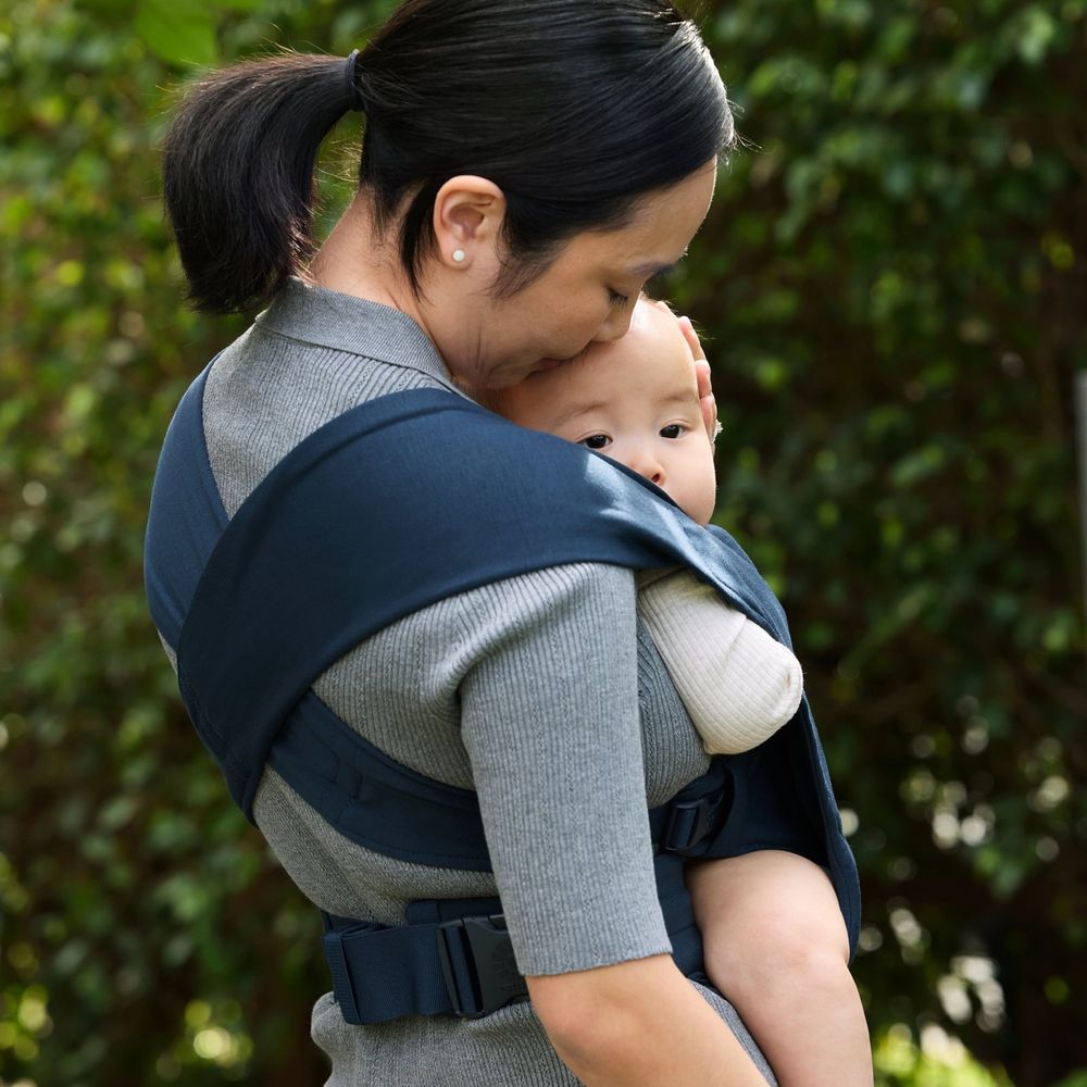 Ergobaby Embrace nosiljka, Midnight Blue slika 12