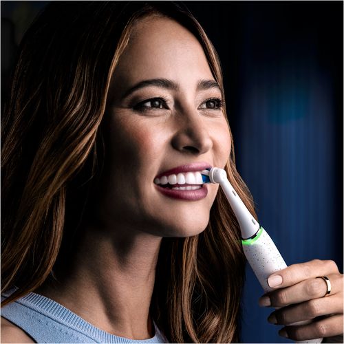 Oral-B električna četkica iO10 STARDUST WHITE slika 10