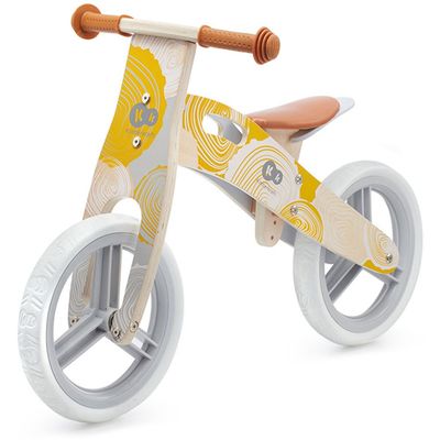 Bicikl bez pedala RUNNER  savršen je za aktivne male bicikliste. Prikladan je za djecu od 3. godine, a može se koristiti do težine od 35 kilograma. 







Njegova izdržljiva konstrukcija proizvedena je u skladu s najnovijom sigurnosnom normom, a upravljač ima blokadu za skretanje, zahvaljujući čemu se maksimalno smanjuje rizik od pada.







RUNNER mališanu pruža puno veselja i dobre zabave, a pritom pomaže u vježbanju koordinacije pokreta i ravnoteže. Kada se mališan umori, roditelj može lako nositi bicikl pomoću posebne drške za rame.







Ako želite da se vaše dijete razvija tijekom igre i zajedničke šetnje, izaberite RUNNER bicikl bez pedala!























