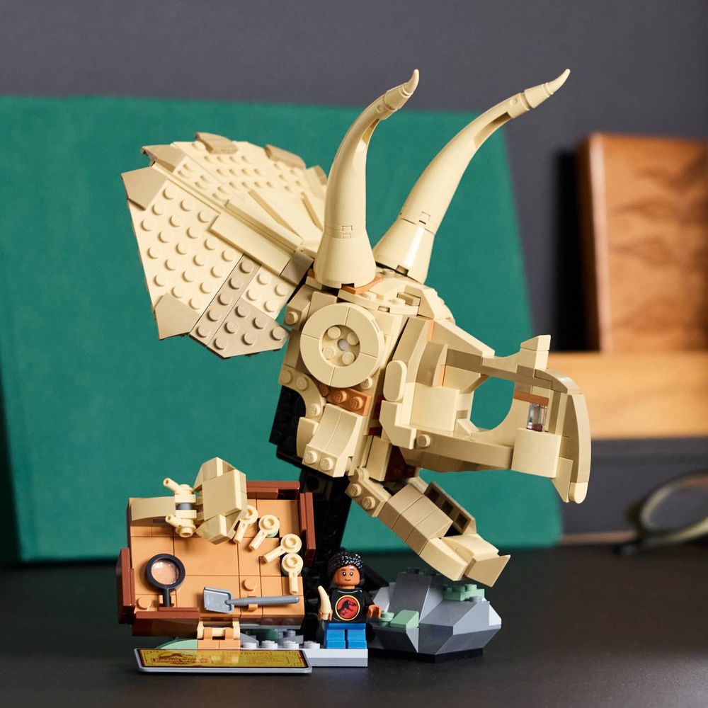 LEGO 76969 Fosili dinosaura - Lobanja Triceratopsa slika 10
