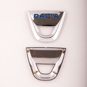 Manja plastična oznaka Dacia