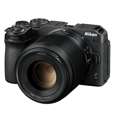 NIKON Dig Z30 + 18-140mm f/3.5-6.3 VR DX slika 1