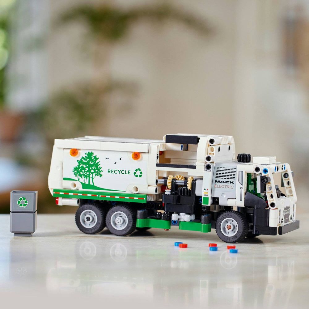 LEGO 42167 Mack LR električni smetljarko slika 9