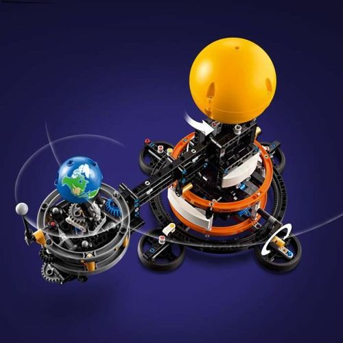 Igra Gradnje Lego Technic 42179 Planet Earth and Moon in Orbit slika 4