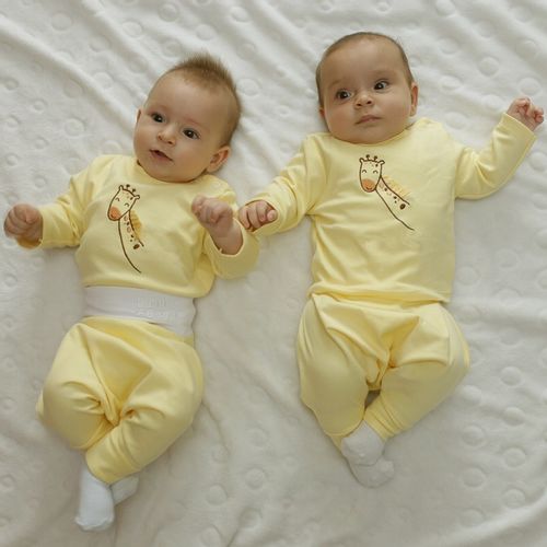 Bubu Gege pidžama za bebe Žuta Žirafica slika 1