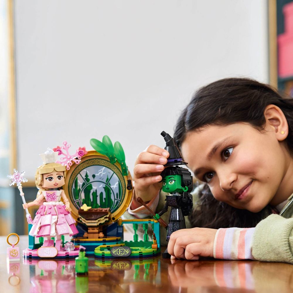 LEGO 75682 Elphaba i Glinda figure slika 7