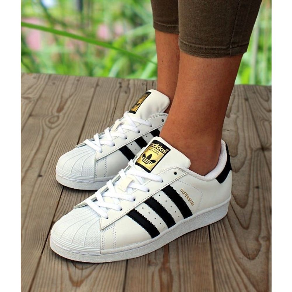 Кроссовки superstar original. Кроссовки adidas Originals Superstar. Кроссовки адидас суперстар женские. Кеды адидас суперстар женские. Кроссовки адидас Superstar женские.