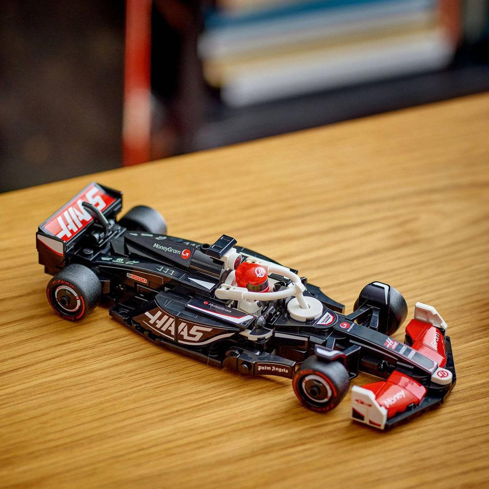 LEGO 77250 Moneygram Haas F1® Team Trkaći auto slika 9