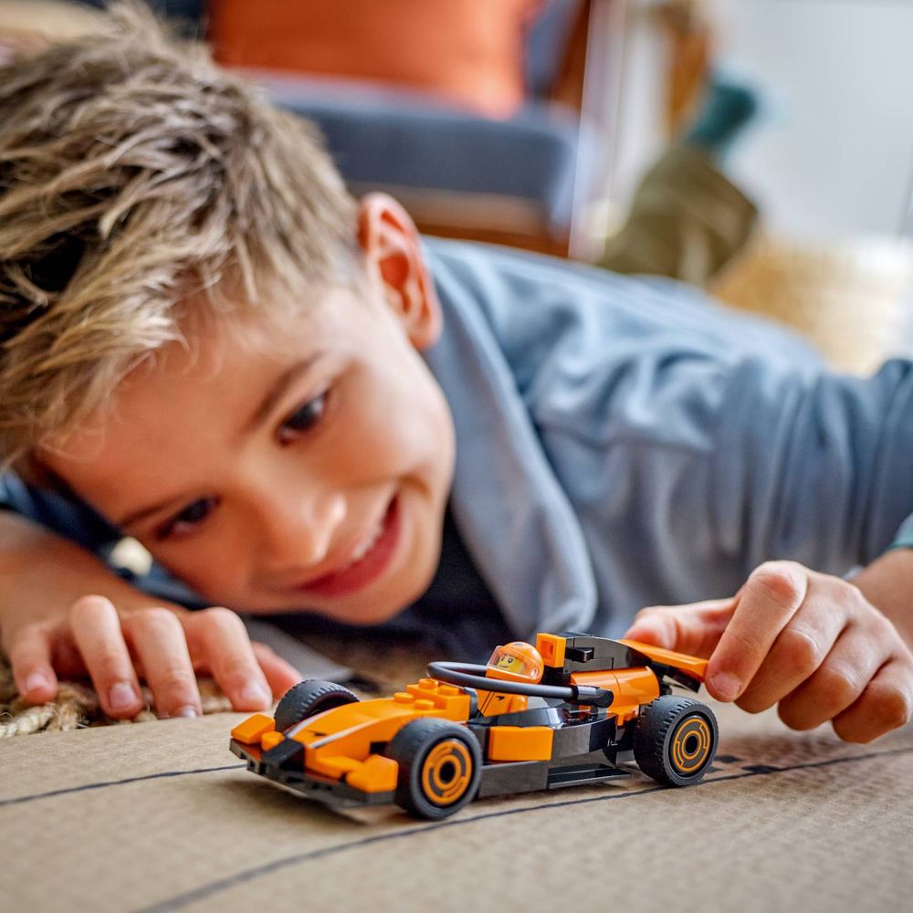LEGO 60442 Vozač utrka F1® sa trkaćim autom McLaren slika 6