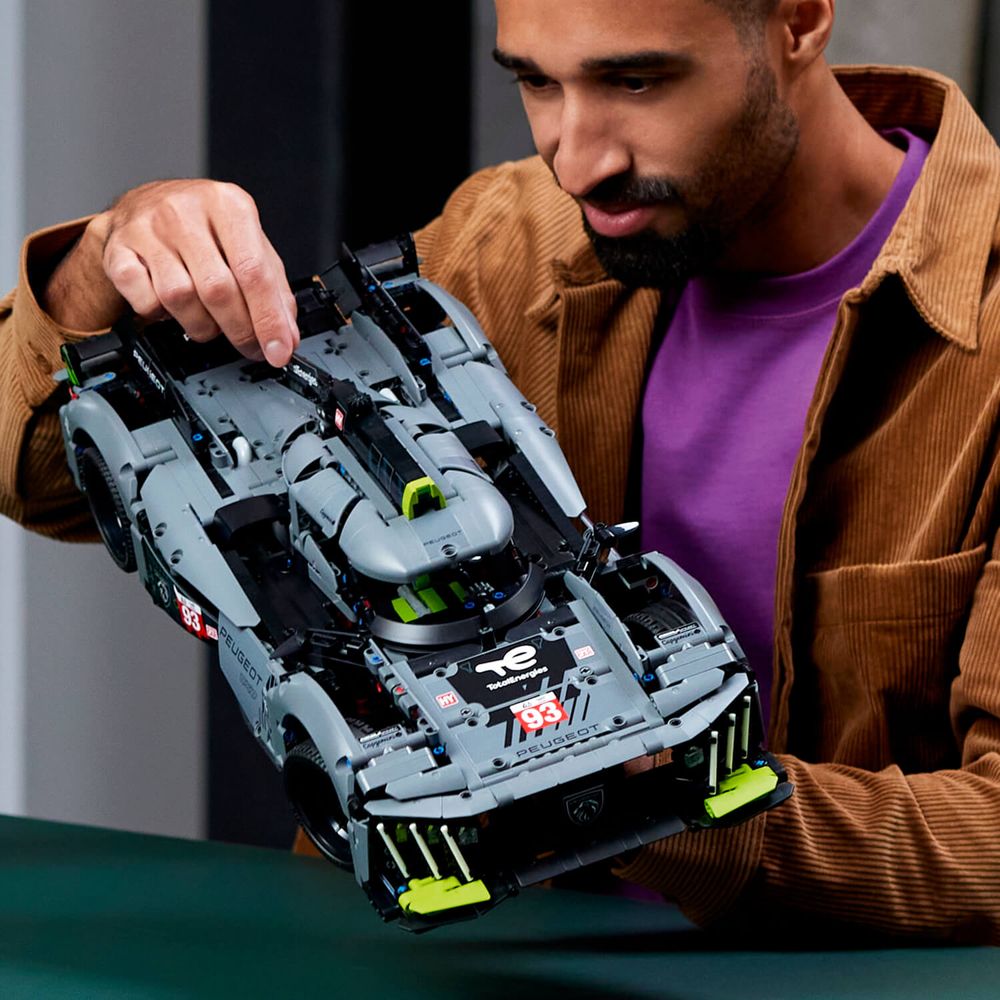 LEGO 42156 PEUGEOT 9X8 24H Le Mans Hybrid Hypercar slika 3