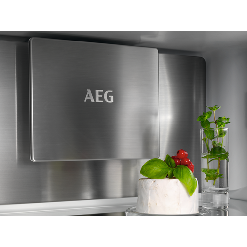 AEG SCE818E8TS Ugradni frižider sa zamrzivačem dole 192 L, Visina 177.2 cm slika 7