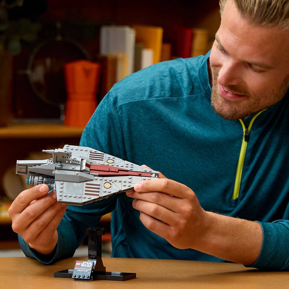 LEGO 75404 Svemirski brod™ Klase Acclamator slika 8