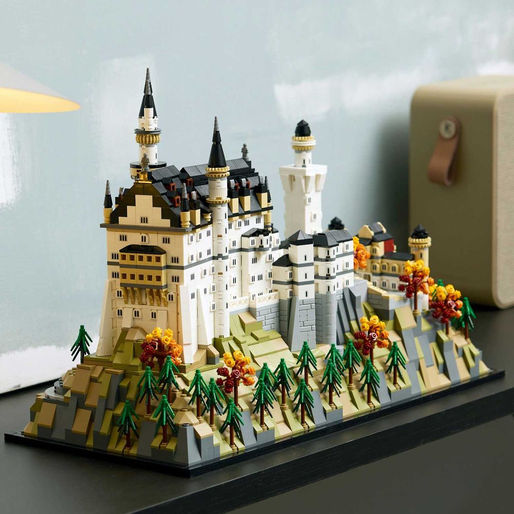 LEGO 21063 Neuschwanstein Castle slika 3