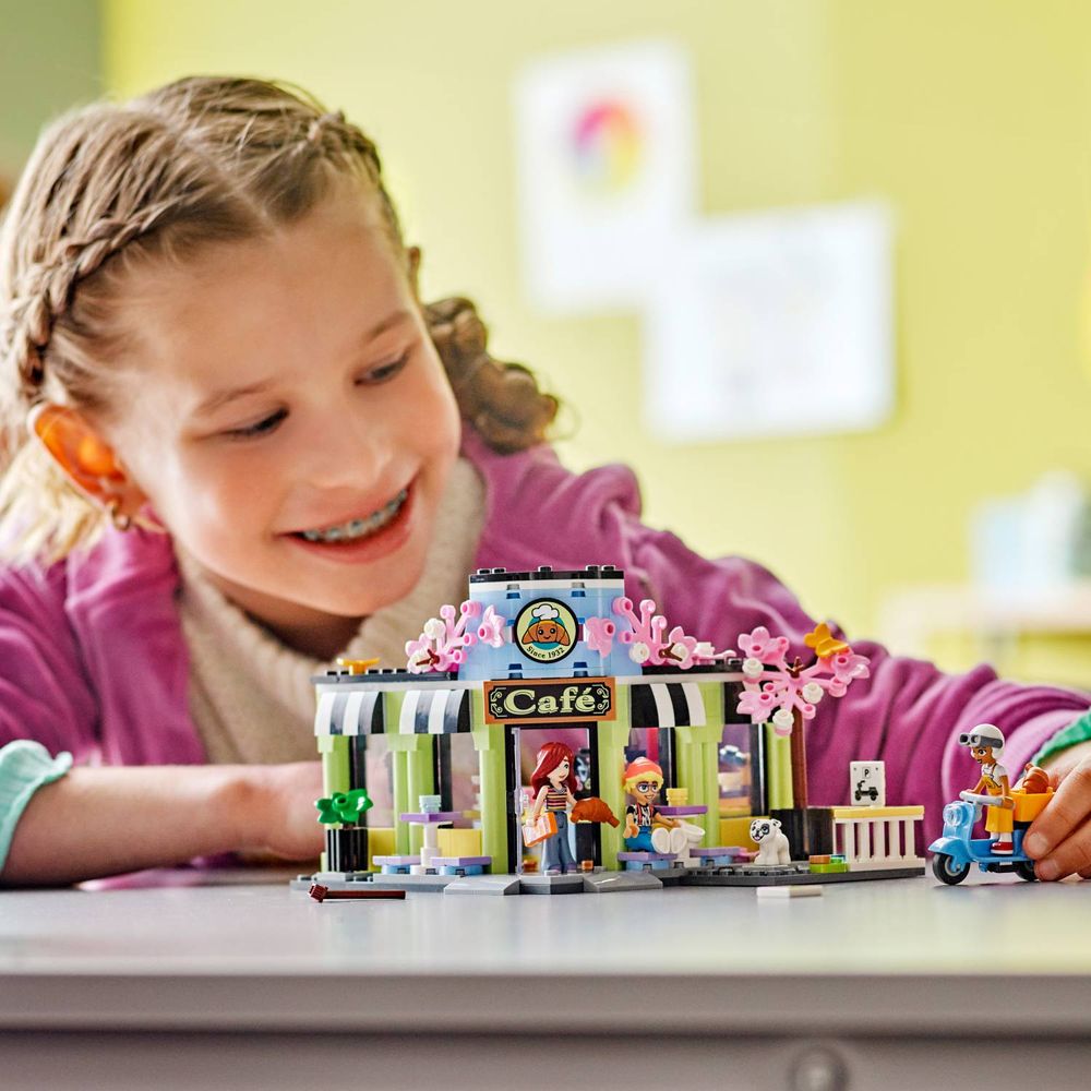 LEGO 42618 Heartlake Gradski kafić slika 7