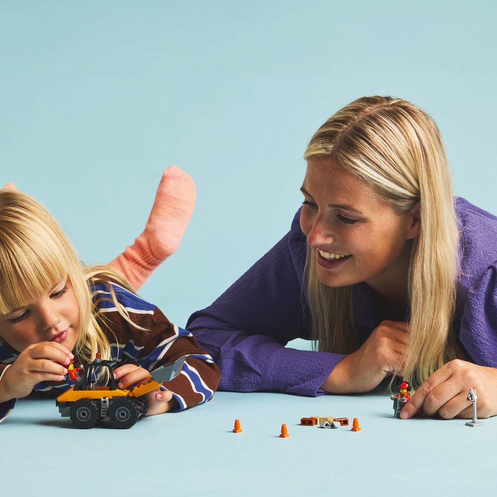 LEGO 60450 Žuti građevinski utovarivač sa točkovima slika 7