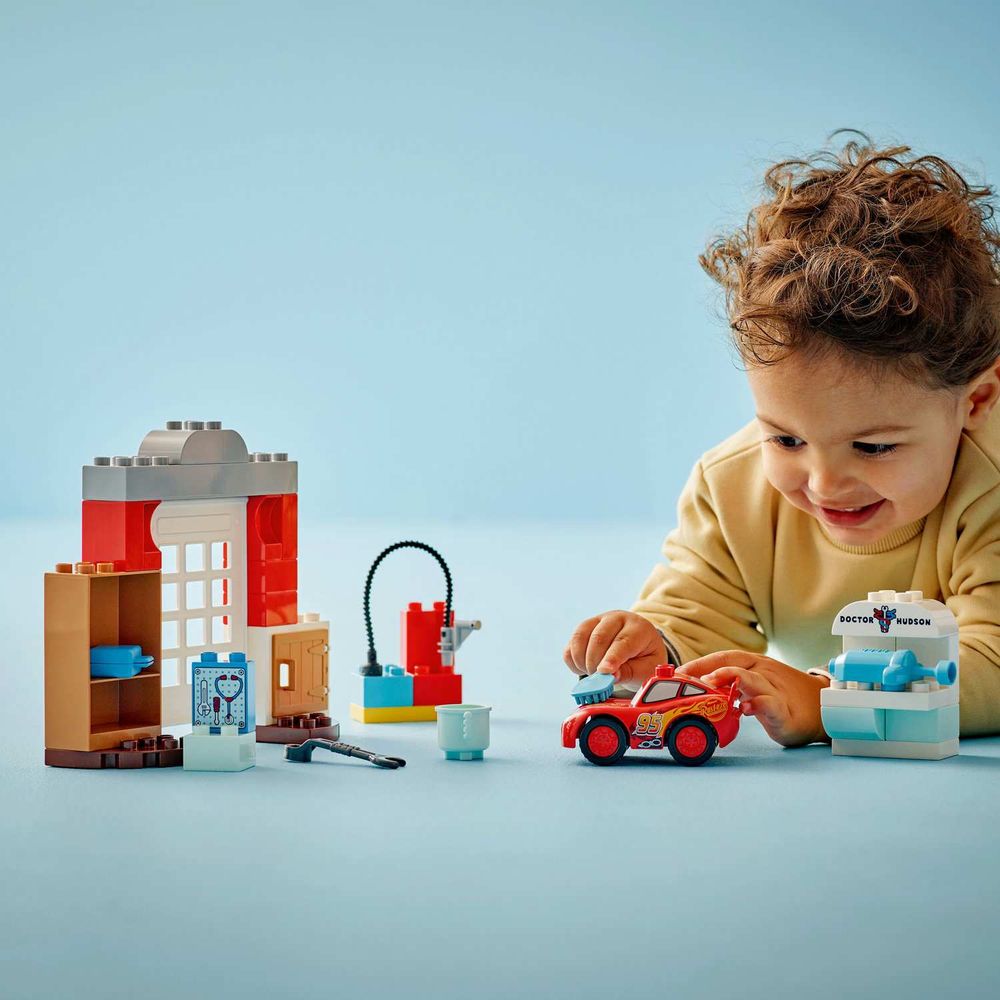LEGO 10456 McQueen's Visit to Doc's Garage slika 6