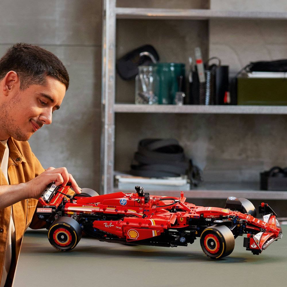 LEGO 42207 Ferrari Sf-24 F1 Automobil slika 8