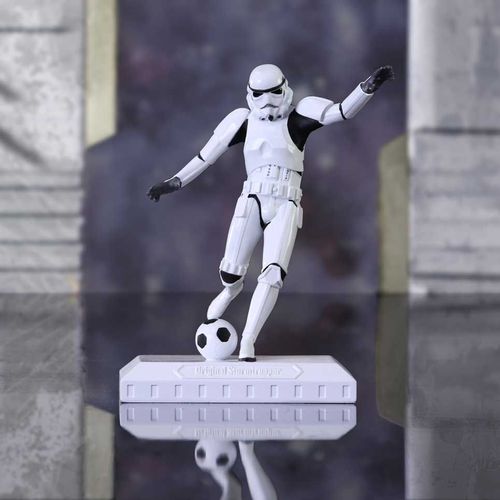 Nemesis Now Stormtrooper 'Back of the Net' Kipar 17 cm slika 6